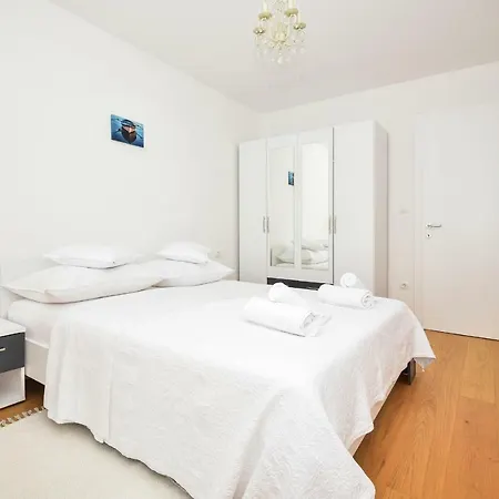 Gostinjska kuća Evelin 4*