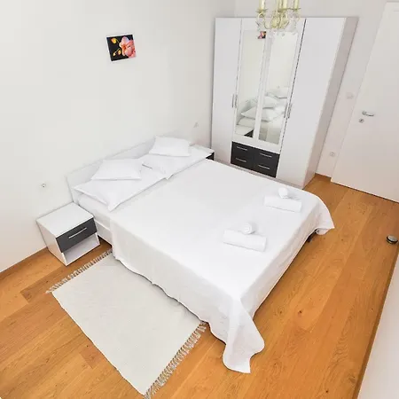 Gostinjska kuća Evelin Makarska