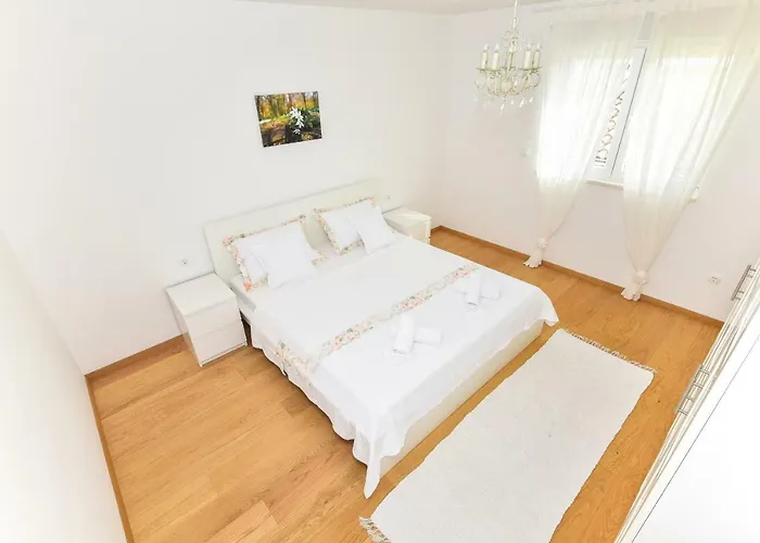 Evelin Pensionat Makarska