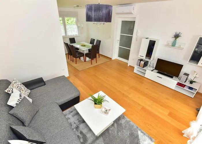 Evelin בית הארחה מאקרסקה