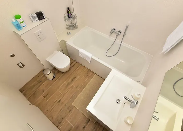 Evelin Πανσιόν Μακάρσκα